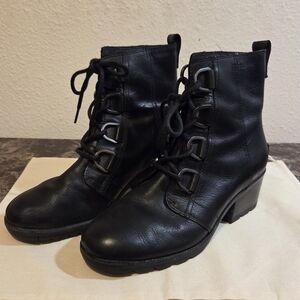 Sorel Black leather booties